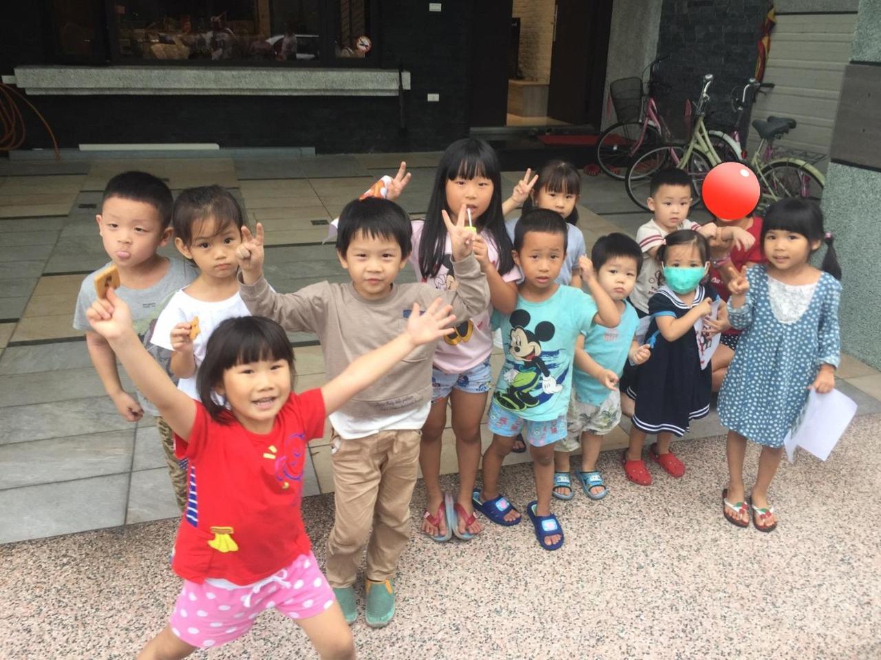 Childlike Innocence Homestay Hualien City Exterior photo